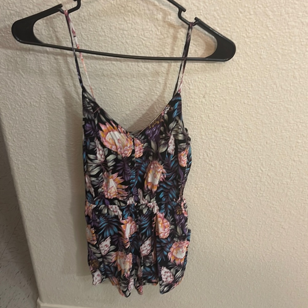 Cute romper with pockets!